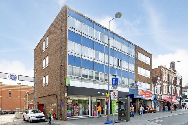 More details for 12-18 Station Para, Barking - Office to Rent