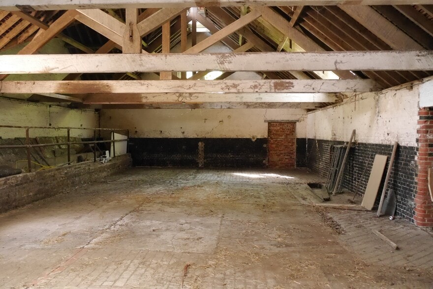 Brick Barn, Garstons Farm, Bolney Chapel Rd, Bolney to rent - Interior Photo - Image 2 of 6