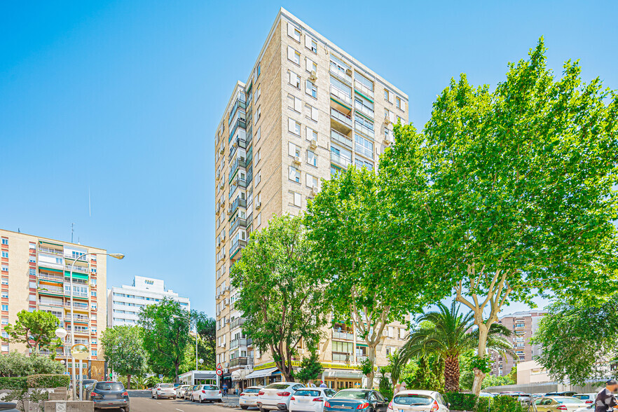 Calle Cruz Sur, 1, Madrid, Madrid for sale - Primary Photo - Image 1 of 2