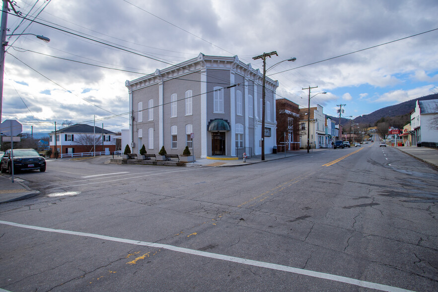 181 Main, New Castle, VA for rent - Building Photo - Image 3 of 30