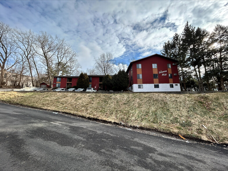 631 E Seneca Tpke, Syracuse, NY for sale - Building Photo - Image 2 of 9