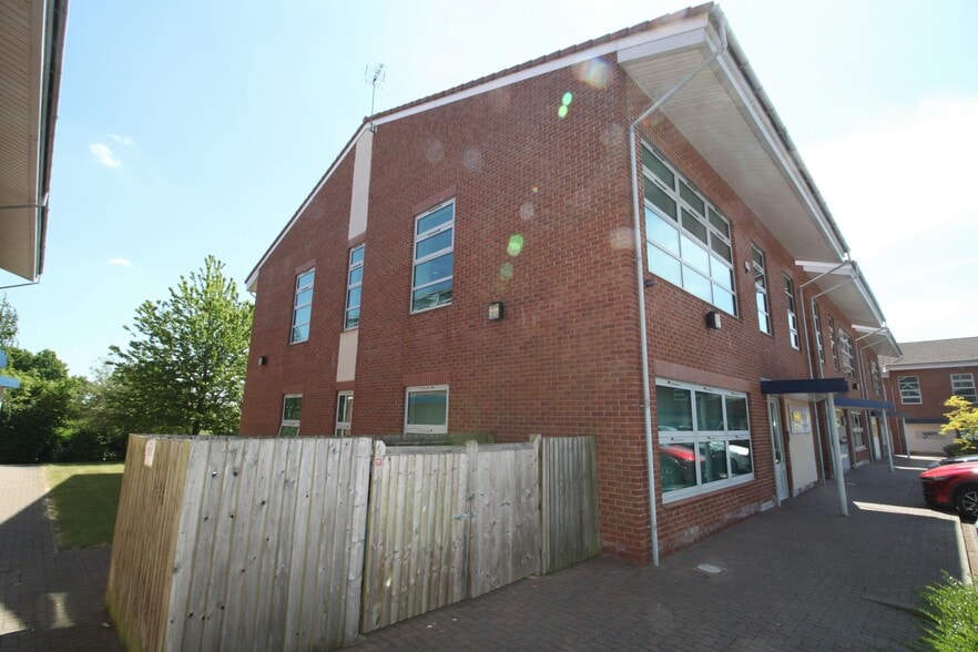 Siskin Pky E, Coventry to rent - Building Photo - Image 1 of 12