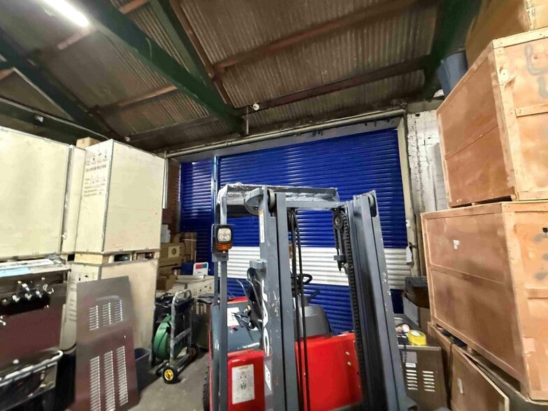 Eastwood Pl, Stoke On Trent for sale - Interior Photo - Image 2 of 6