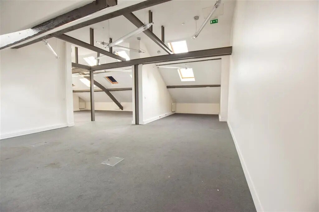 Location Bureaux 186 m² - Photo 1