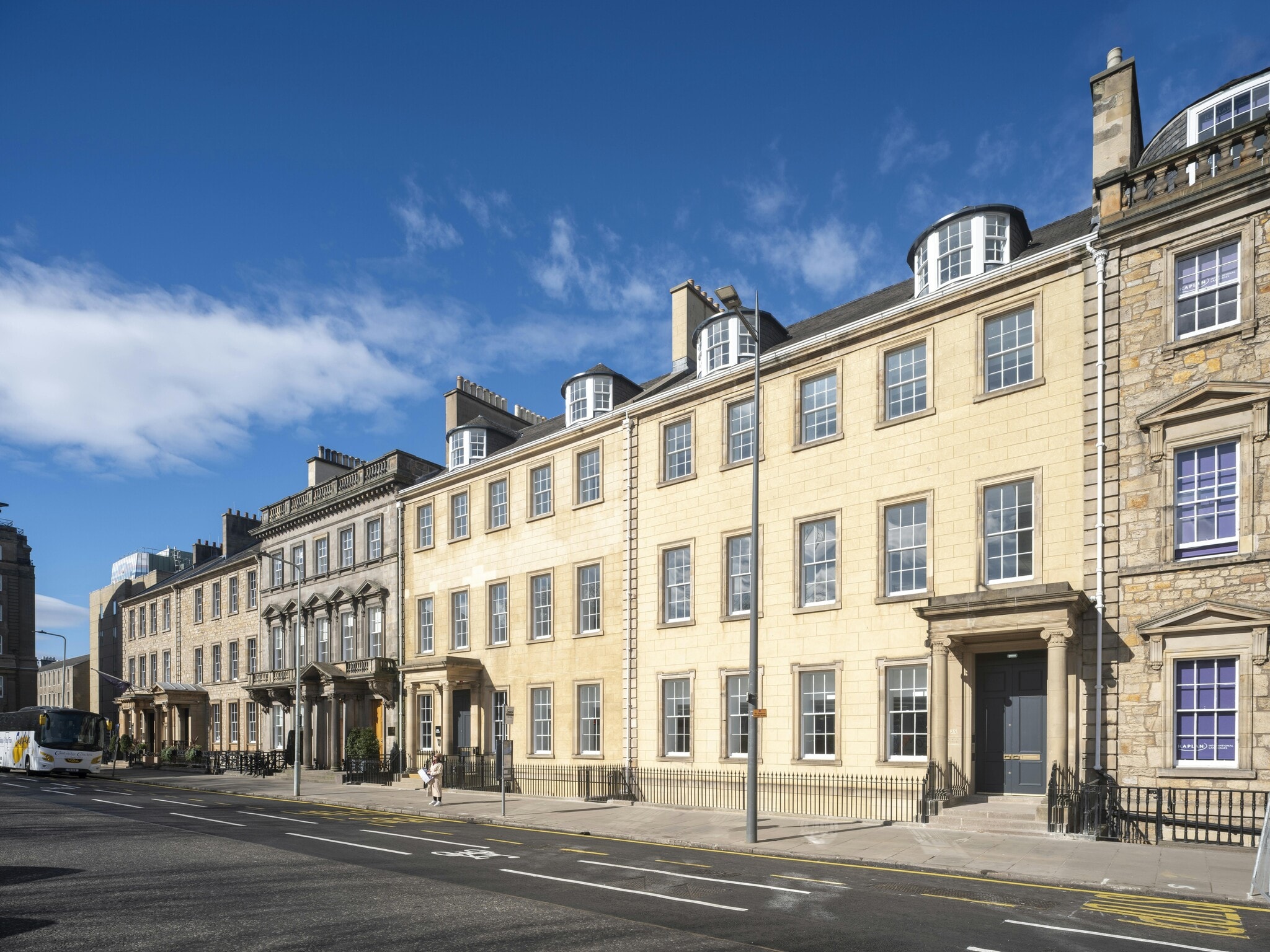 24-25 St. Andrew Sq, Edinburgh to rent Building Photo- Image 1 of 10