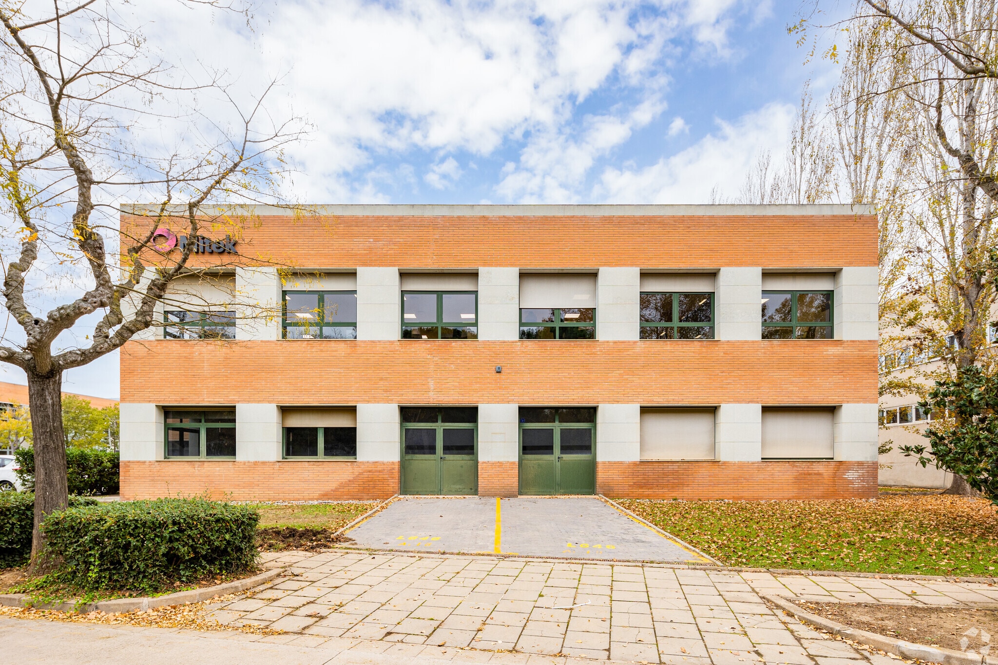 Office in Cerdanyola del Vallès, Barcelona to rent Primary Photo- Image 1 of 3