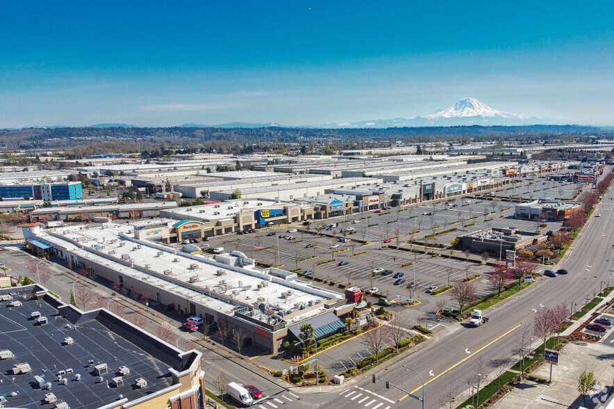 17300-17790 Southcenter Pky, Tukwila, WA for sale - Primary Photo - Image 1 of 1