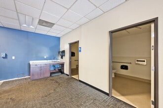 6240 Wilshire Blvd, Los Angeles, CA to rent Building Photo- Image 2 of 3