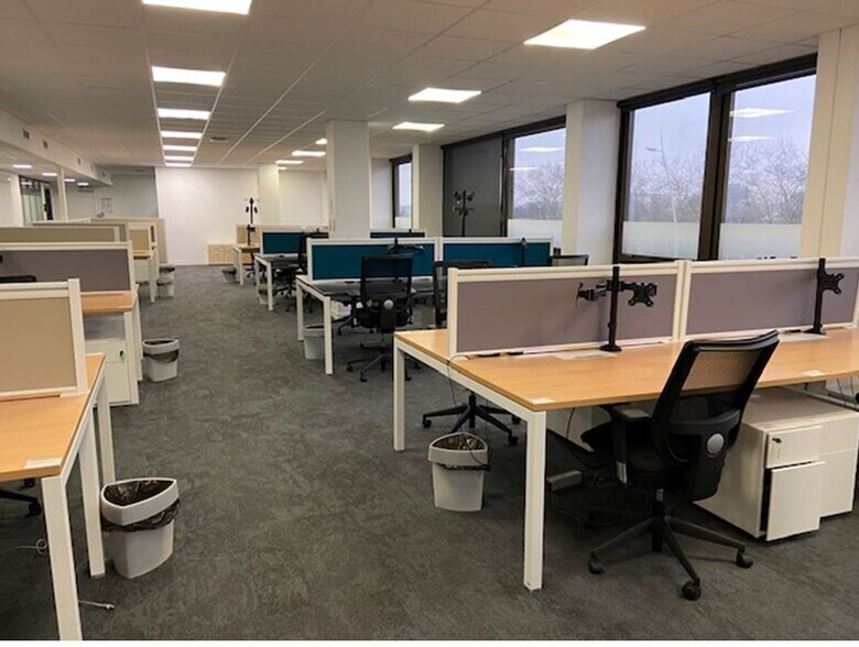 Office in Saint-Cloud to rent - Interior Photo - Image 3 of 6
