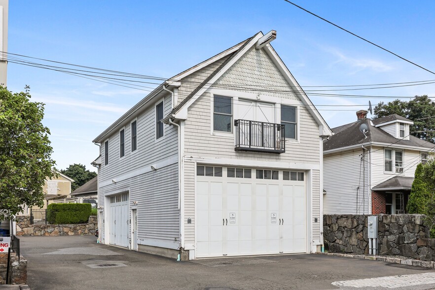 364 W Putnam Ave, Greenwich, CT for rent - Building Photo - Image 1 of 23