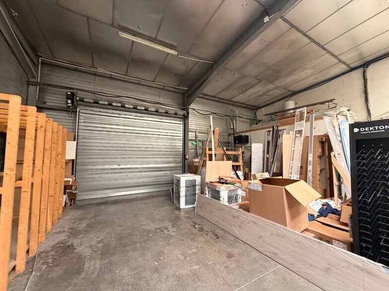 Light Industrial in Beynost to rent - Interior Photo - Image 3 of 4