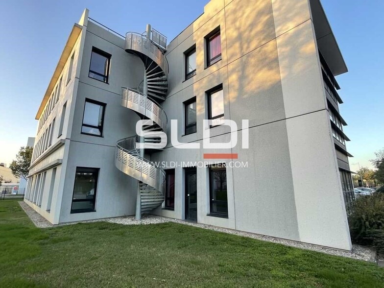 1 Rue Monseigneur Ancel, Saint-Priest to rent - Building Photo - Image 3 of 4