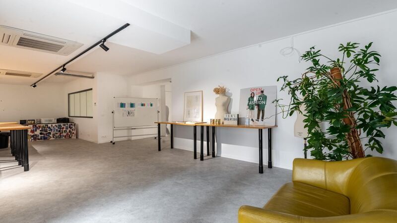 Office in Paris for sale - Interior Photo - Image 3 of 7
