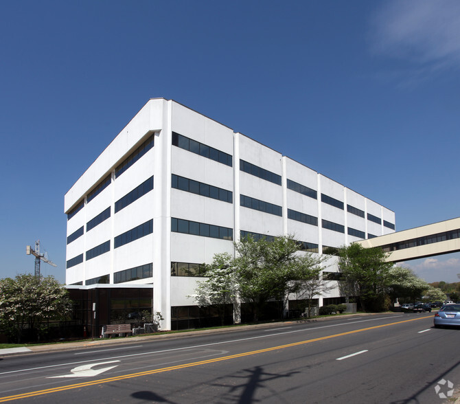 1 Hospital Dr, Asheville, NC for rent - Building Photo - Image 1 of 28