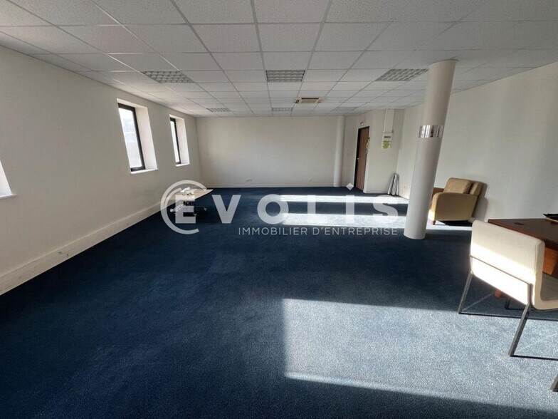 Office in Bussy-Saint-Georges for sale - Interior Photo - Image 2 of 5