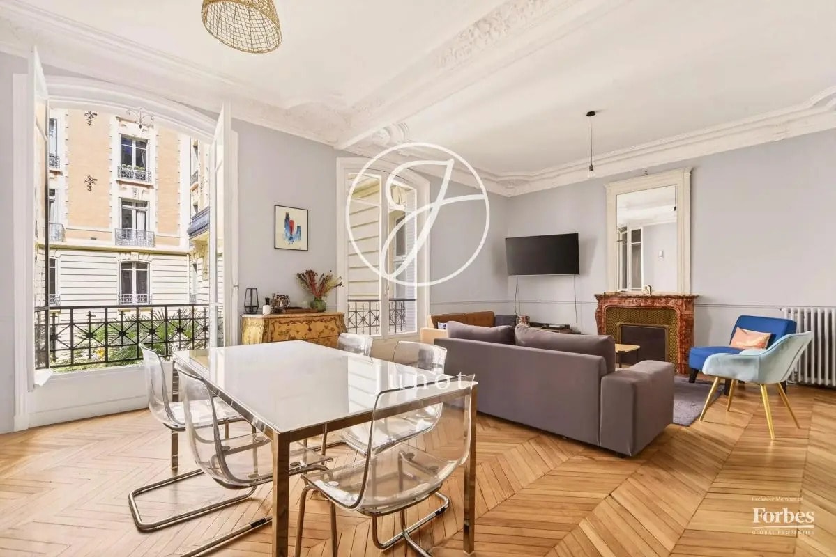 Build-to-Rent in Paris for sale Interior Photo- Image 1 of 18