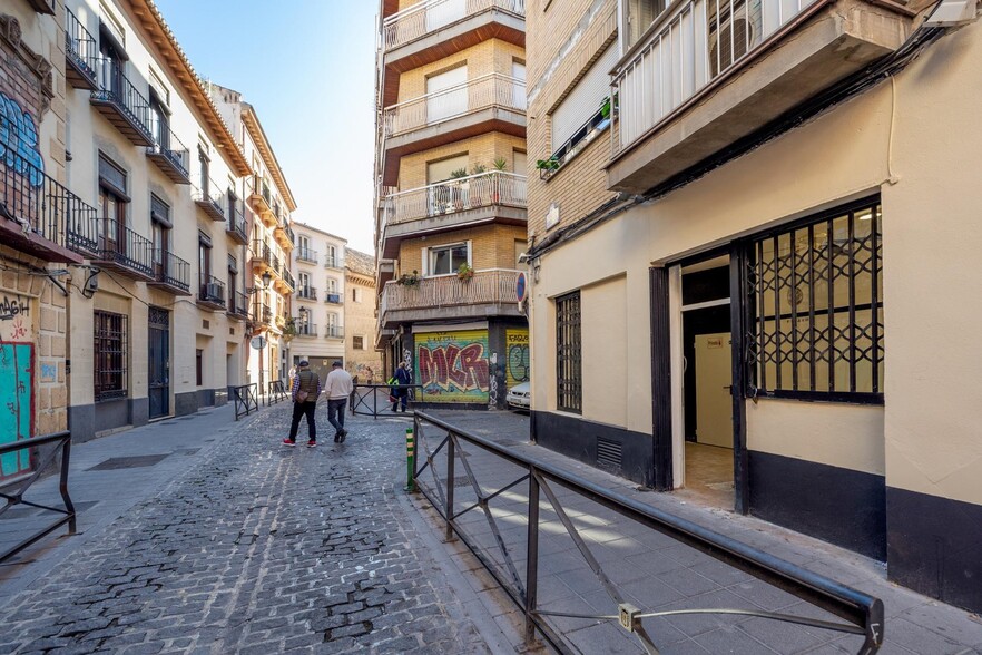 Retail in Granada for sale - Building Photo - Image 3 of 25