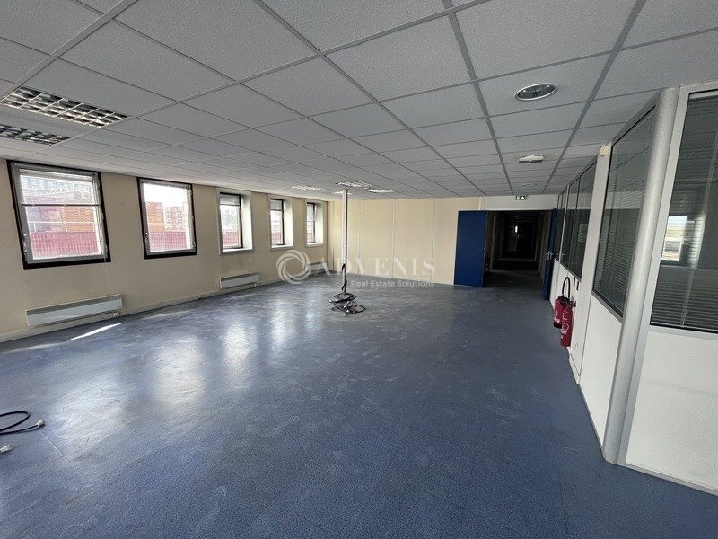 1 Place Charles De Gaulle, Montigny-le-Bretonneux to rent Interior Photo- Image 1 of 6