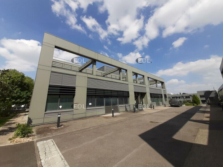 Light Industrial in Bagneux to rent - Building Photo - Image 1 of 4