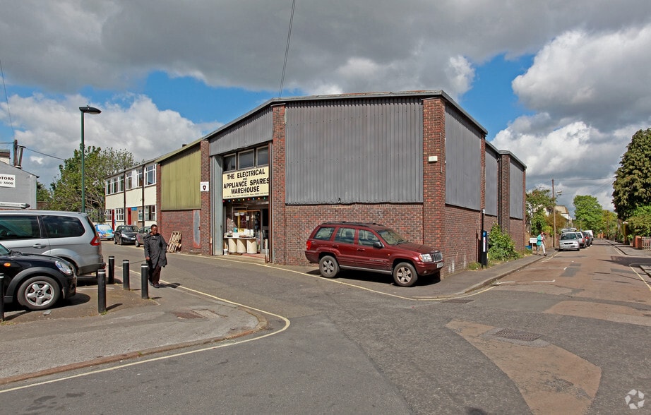 11-13 Lion Rd, Twickenham for sale - Primary Photo - Image 1 of 1