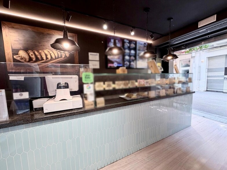 Retail in L'Hospitalet de Llobregat, Barcelona to rent - Primary Photo - Image 1 of 1