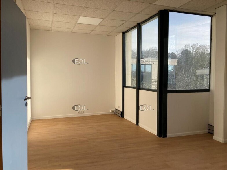 Office in Créteil to rent - Interior Photo - Image 2 of 6