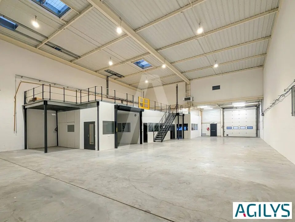 Location Local d'activités 511 m² - Photo 1