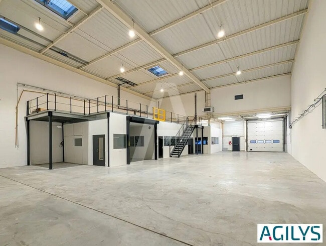 Location Local d'activités 511 m²