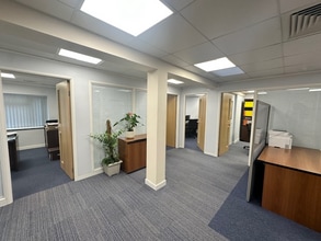 1324-1326 High Rd, London to rent Interior Photo- Image 1 of 4
