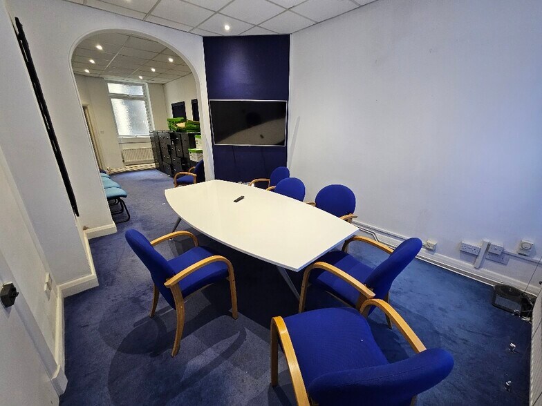 162-164 Ewell Rd, Surbiton to rent - Interior Photo - Image 3 of 11