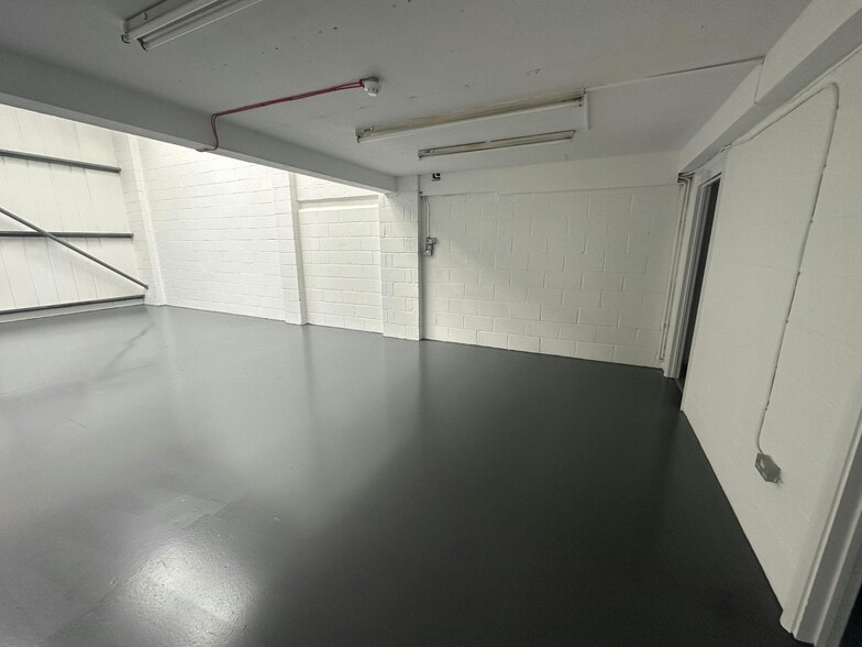 Southern Rd, Aylesbury to rent - Building Photo - Image 3 of 6