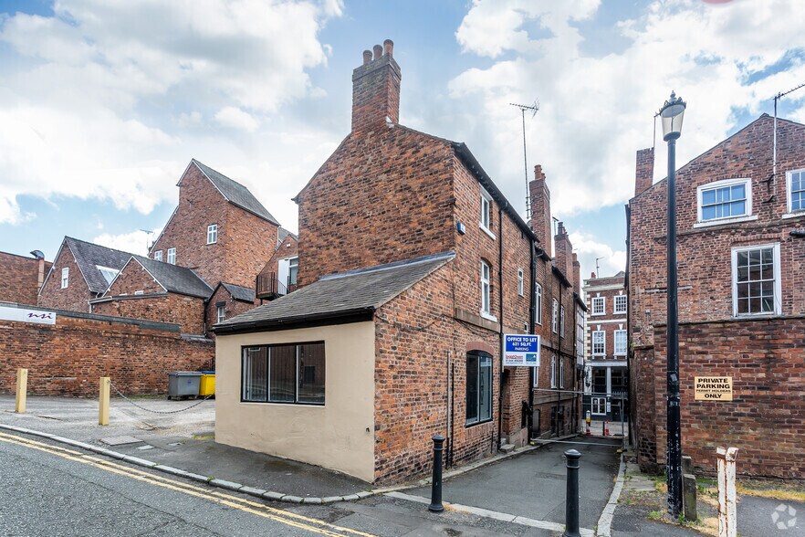 42 Watergate St, Chester to rent - Building Photo - Image 2 of 2