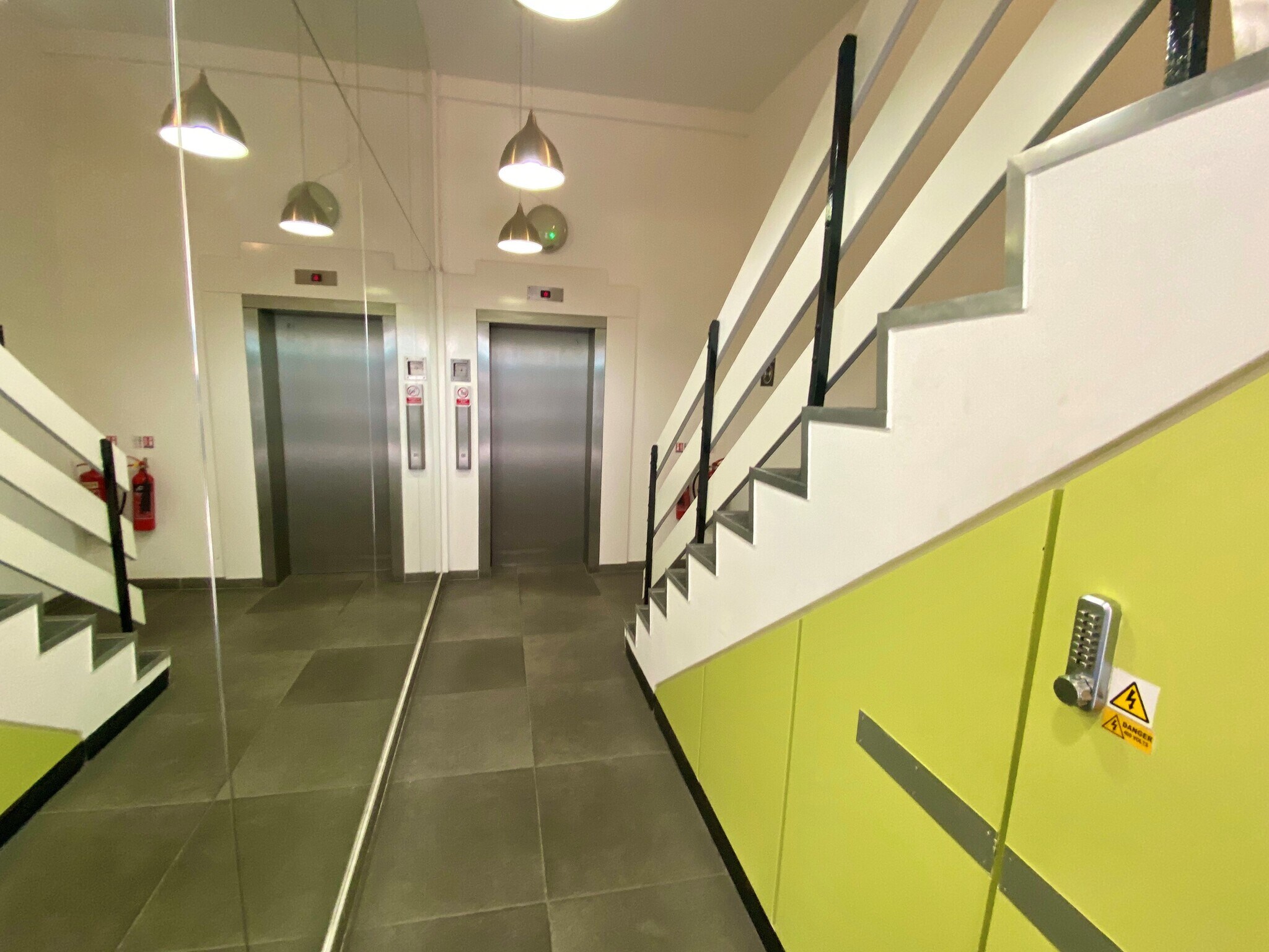 132-144 High St, Bromley for sale Interior Photo- Image 1 of 1