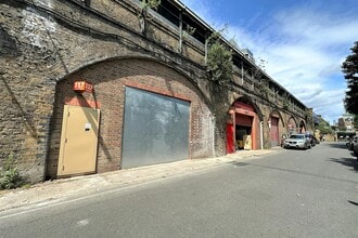Randall Rd, London to rent Building Photo- Image 1 of 1