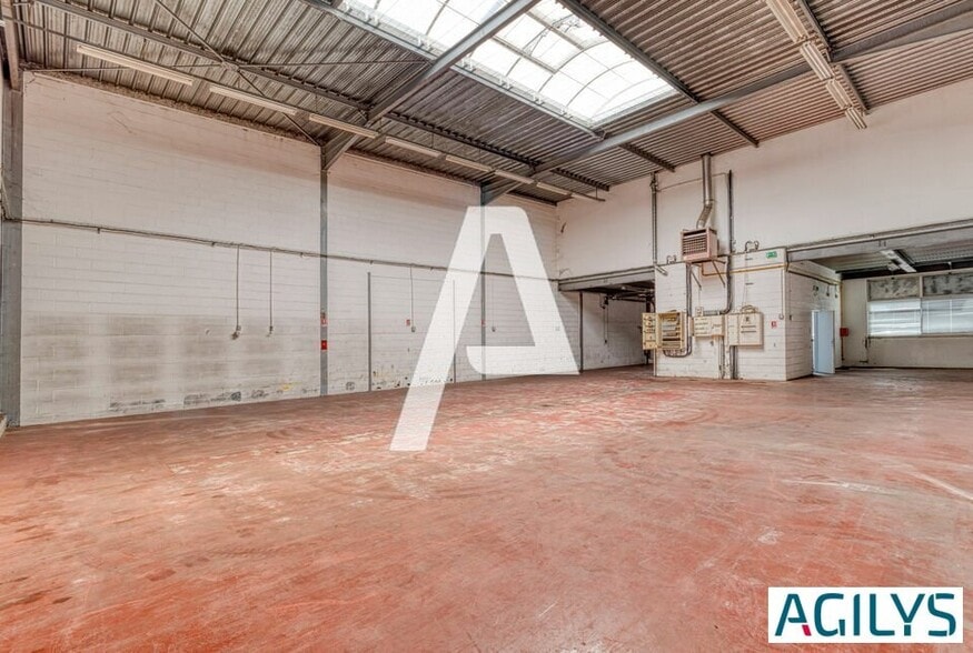 Light Industrial in Villejuif to rent - Interior Photo - Image 3 of 6