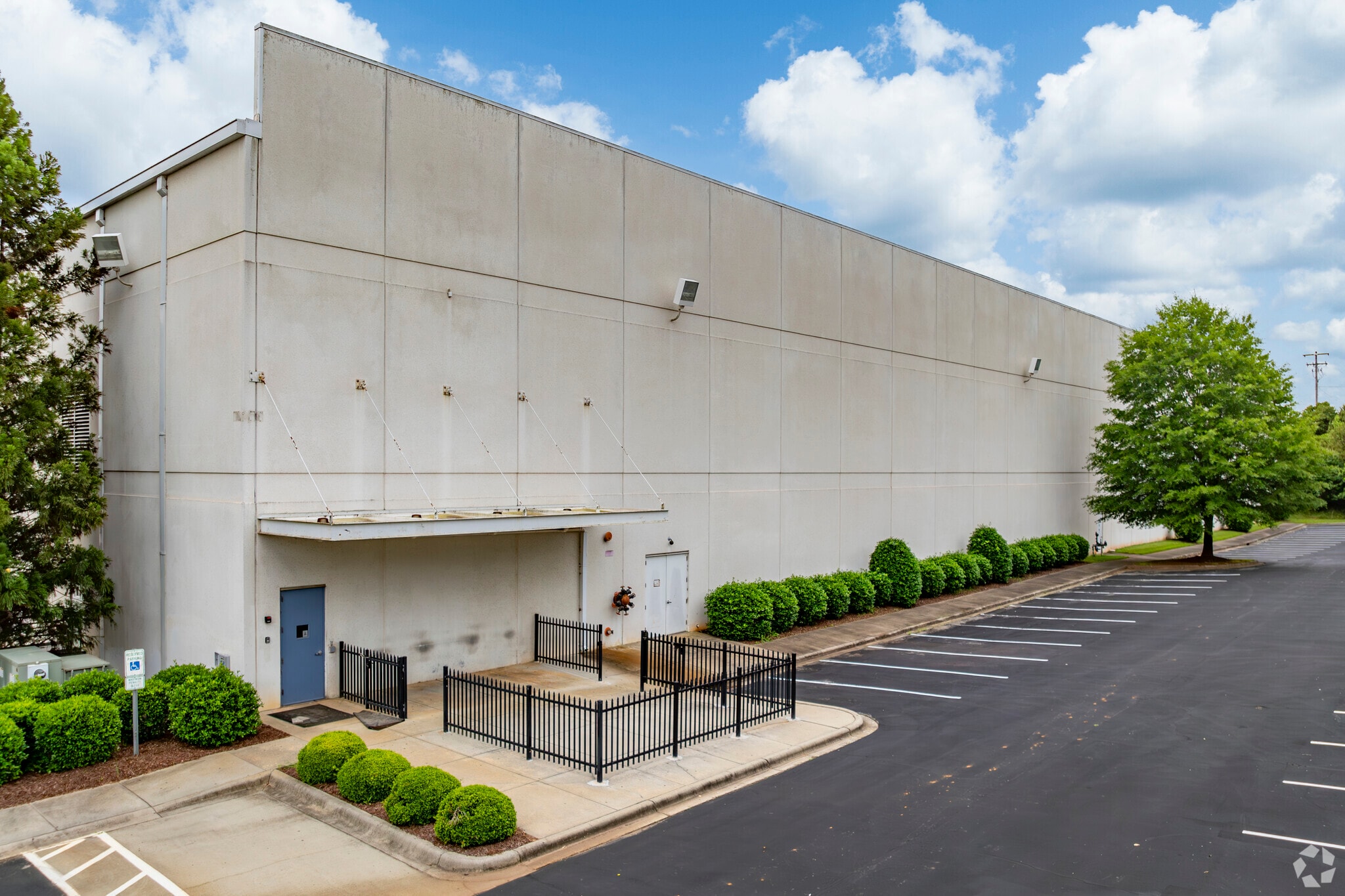 621 Lincoln County Parkway Ext, Lincolnton, NC to rent Building Photo- Image 1 of 11