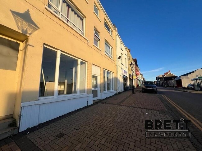 More details for 15 Charles St, Milford Haven - Retail to Rent