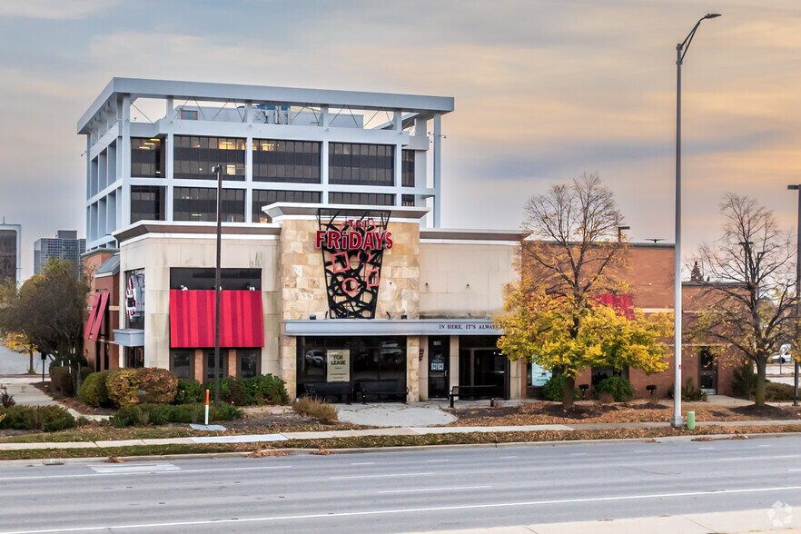 1695 E Golf Rd, Schaumburg, IL for rent - Building Photo - Image 1 of 9