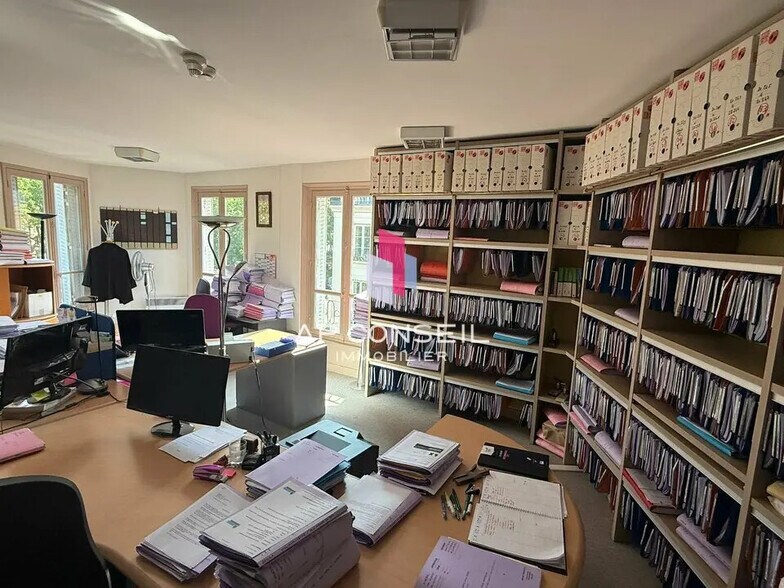 Office in Versailles to rent - Interior Photo - Image 2 of 6