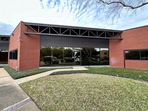 10595 Westoffice Dr, Houston, TX for rent Building Photo- Image 1 of 20