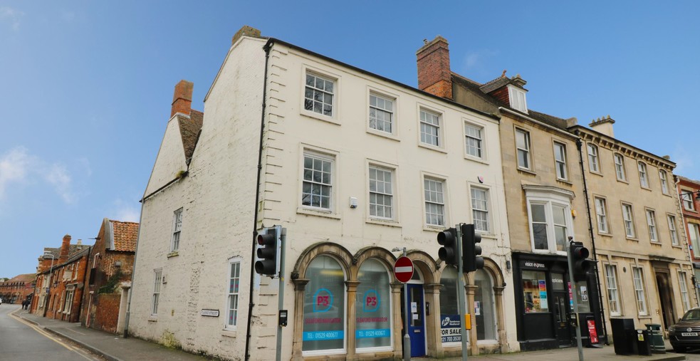 10-10a Market Pl, Sleaford for rent - Primary Photo - Image 1 of 4