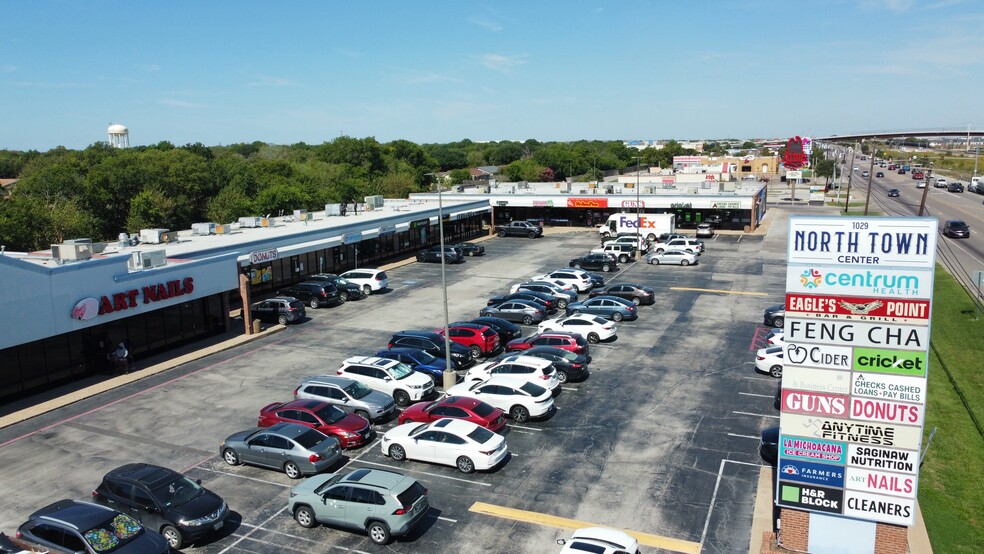 1029 N Saginaw Blvd, Saginaw, TX for rent - Building Photo - Image 3 of 5