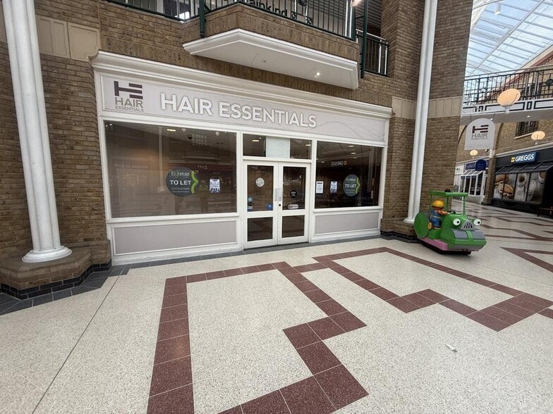 Market Pl, Burgess Hill to rent - Building Photo - Image 3 of 89