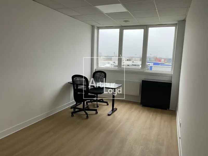 Office in Moissy-Cramayel to rent Interior Photo- Image 1 of 5