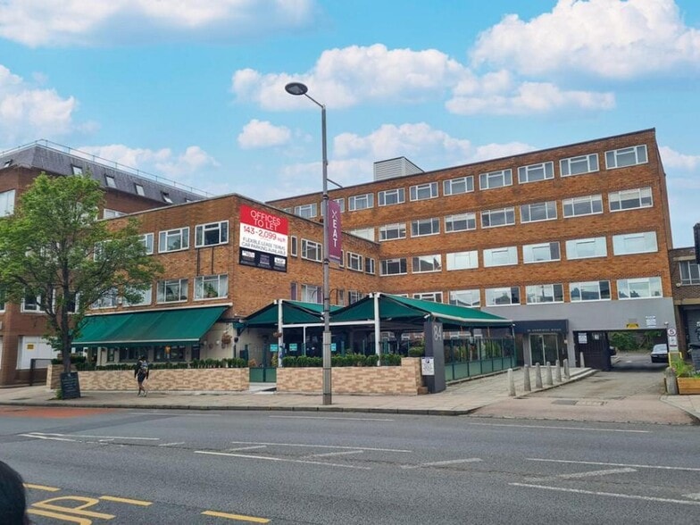 84 Uxbridge Rd, London to rent - Building Photo - Image 2 of 8