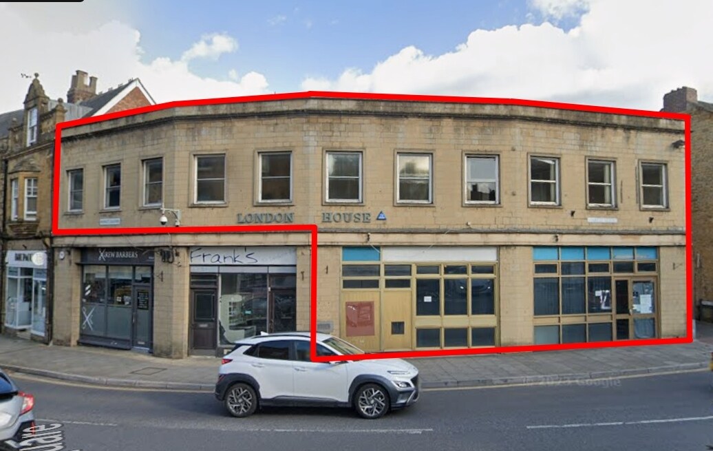 3 Market Sq, Crewkerne to rent Primary Photo- Image 1 of 4
