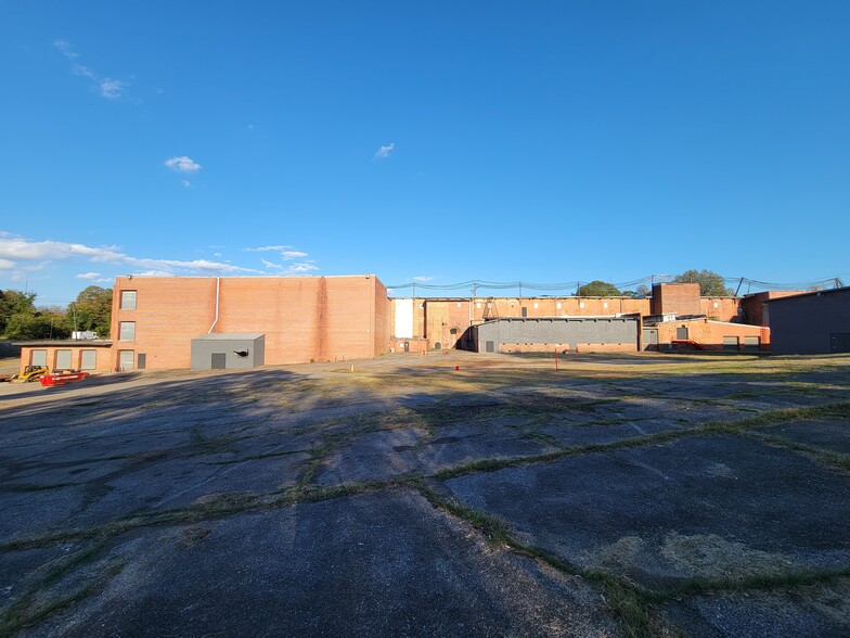 501 N Mountain St, Cherryville, NC for sale - Building Photo - Image 3 of 31