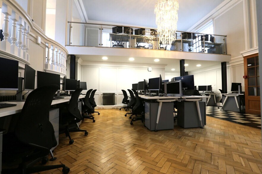 26-28 High Street, Warwick to rent - Building Photo - Image 3 of 13