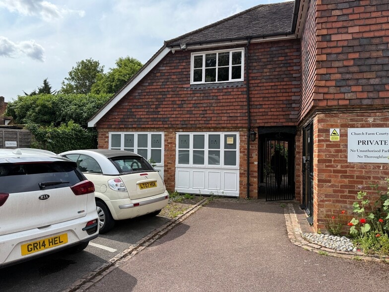 High St, Chalfont St Giles to rent - Building Photo - Image 1 of 5