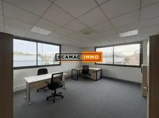 Office in Gennevilliers to rent - Building Photo - Image 2 of 7